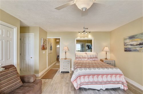 Photo 2 - Seaside Pointe by Book That Condo