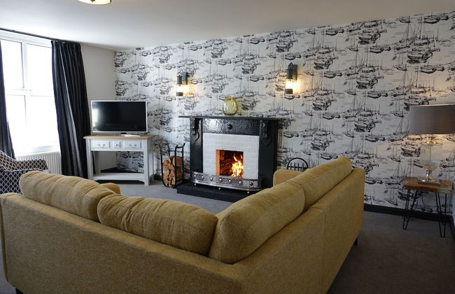 Saffron House - Photo 1