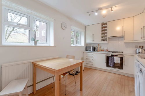 Photo 14 - Well Located 2 Bedroom 1 Bath in Elephant & Castle