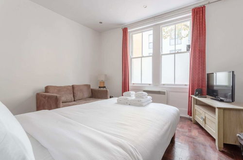 Photo 2 - Modern 2 Bedroom Flat in Central London