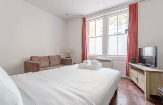 Photo 2 - Modern 2 Bedroom Flat in Central London