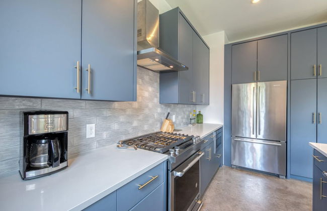 Contemporary Home Centrally Located Near Soco & DT - Foto 13