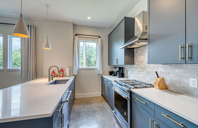 Contemporary Home Centrally Located Near Soco & DT - Foto 14