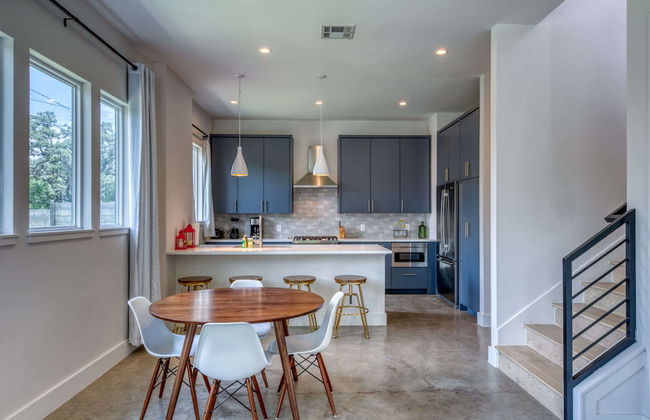 Contemporary Home Centrally Located Near Soco & DT - Foto 1
