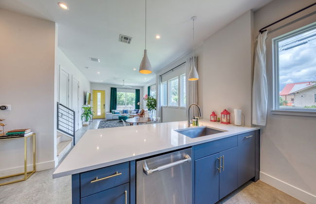 Contemporary Home Centrally Located Near Soco & DT - Foto 12
