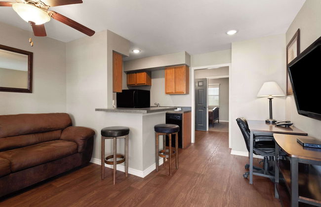 Eagle's Den Suites Cotulla a Travelodge by Wyndham - Foto 16