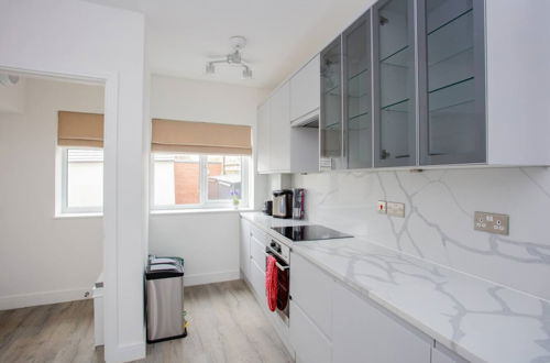 Photo 8 - Bright 1 Bedroom Apartment in West London