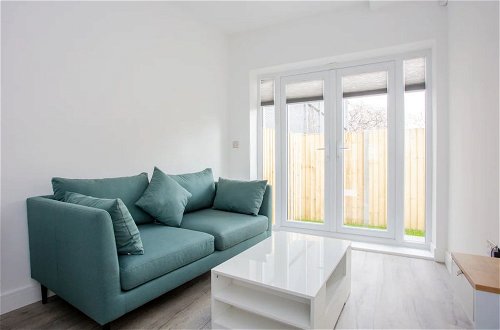Photo 10 - Bright 1 Bedroom Apartment in West London