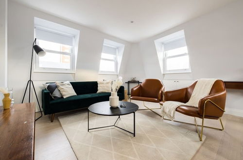 Photo 12 - The Margravine Maisonette - Modern & Bright 2bdr Flat