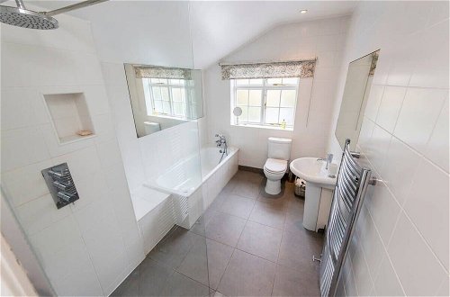 Photo 4 - Delightful 2-bed Home, Fulham