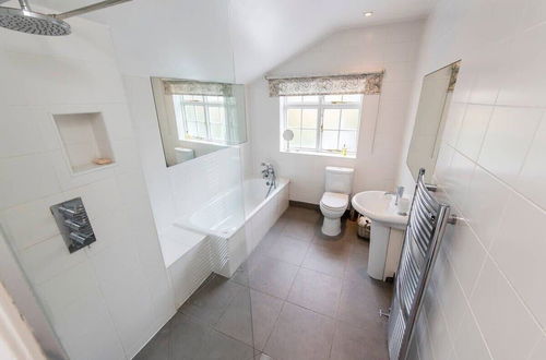 Photo 4 - Delightful 2-bed Home, Fulham