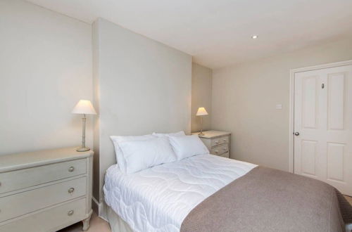 Photo 18 - Delightful 2-bed Home, Fulham