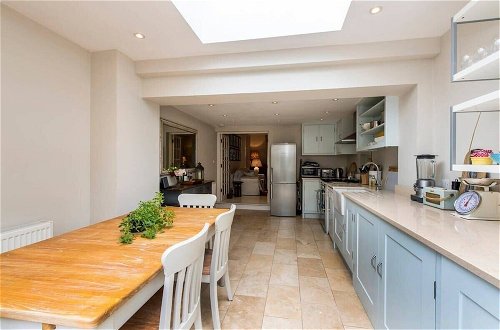 Photo 3 - Delightful 2-bed Home, Fulham