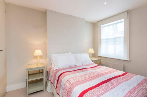 Photo 16 - Delightful 2-bed Home, Fulham