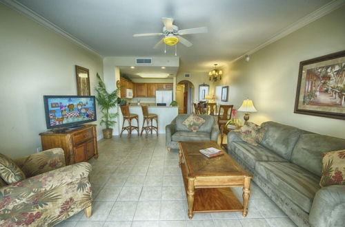 Foto 5 - Disney Amazing Lake Bryan View 1 Bedroom Condo by RedAwning