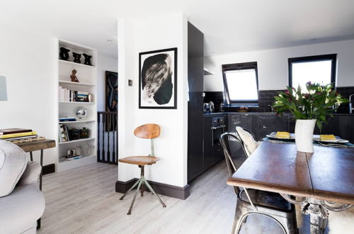 Photo 17 - Stylish Fulham 2bed Loft Flat, 5 min From Tube