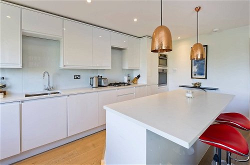 Photo 10 - Bright 2-bed Apartment in Fashionable Chelsea