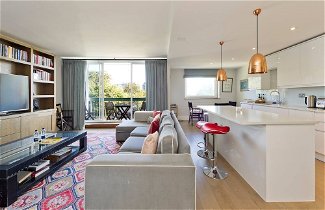Photo 1 - Bright 2-bed Apartment in Fashionable Chelsea