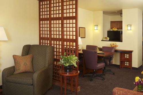 Photo 13 - Larkspur Landing Renton - An All-Suite Hotel