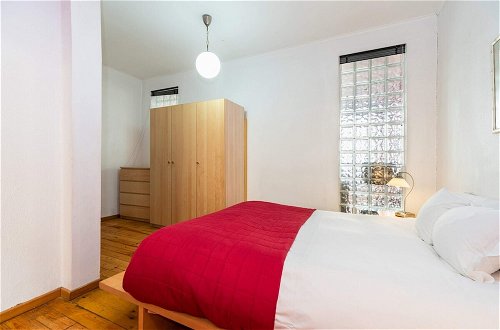 Photo 4 - Charming 2 Bedroom Apartment Next to Praça da Figueira
