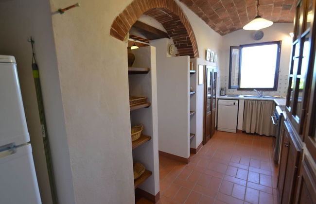 Tuscan Hilltop Getaway - Photo 9