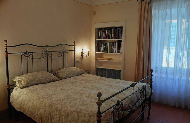 Tuscan Hilltop Getaway - Photo 8