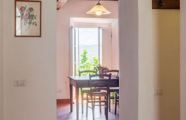 Tuscan Hilltop Getaway - Photo 23