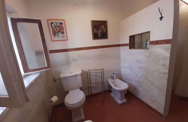 Tuscan Hilltop Getaway - Photo 20