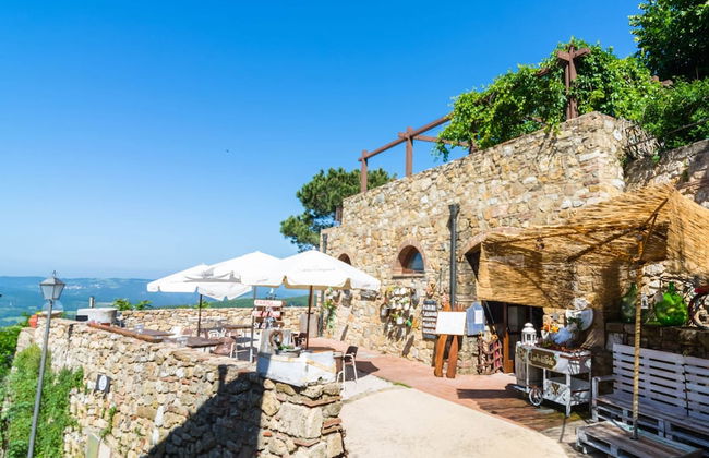 Romantic Getaway With Views - Photo 21