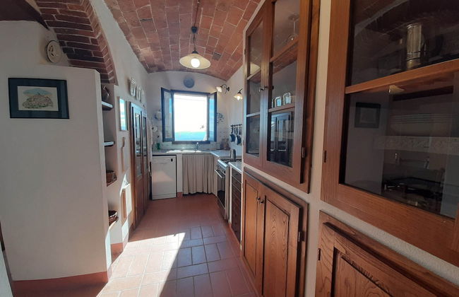 Tuscan Hilltop Getaway - Photo 12