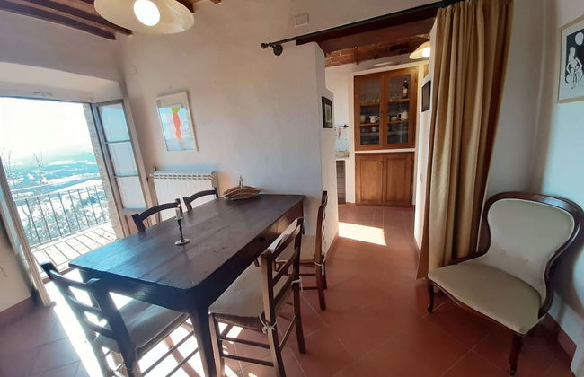 Tuscan Hilltop Getaway - Photo 27