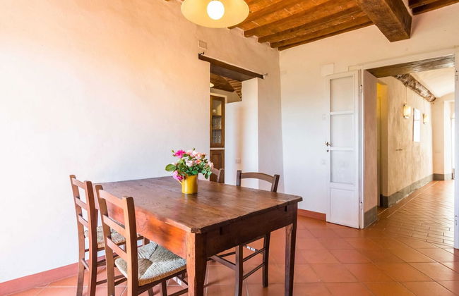Tuscan Hilltop Getaway - Photo 25