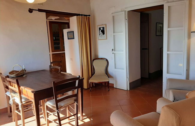 Tuscan Hilltop Getaway - Photo 14
