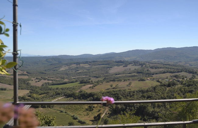 Tuscan Hilltop Getaway - Photo 34