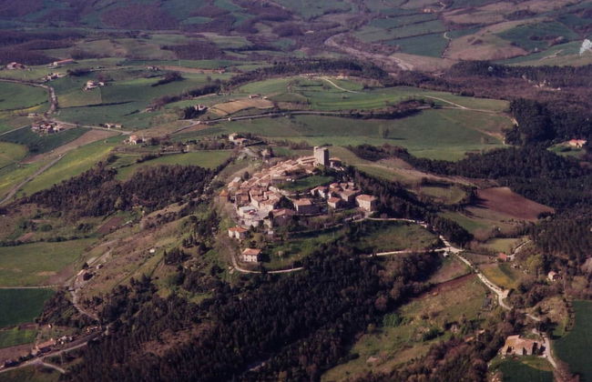 Tuscan Hilltop Getaway - Photo 33