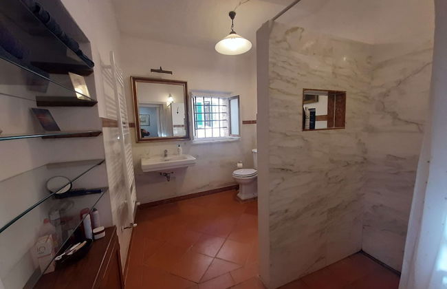 Tuscan Hilltop Getaway - Photo 21