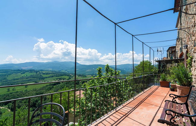 Tuscan Hilltop Getaway - Photo 37