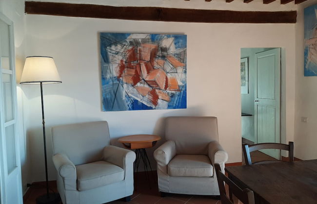 Tuscan Hilltop Getaway - Photo 15