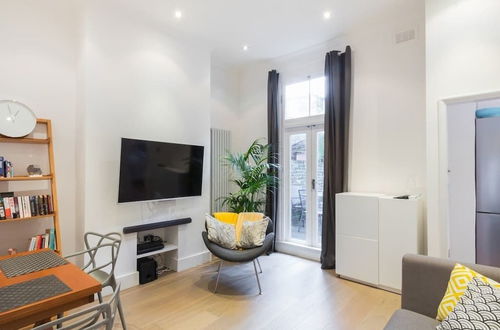 Photo 28 - Modern stylish and luxurious 1 bed flat