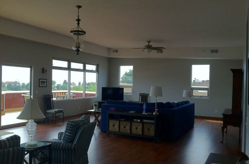 Photo 4 - Downtown Condo With Lake & BAY Views