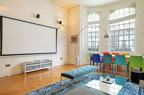 Photo 13 - Bright 2 Bedroom Apartment in South Kensington