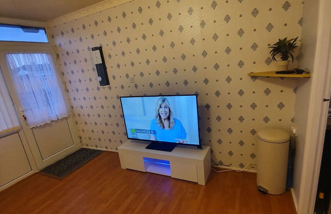 Lovely Relaxing two Bedroom Holiday Chalet - Photo 15