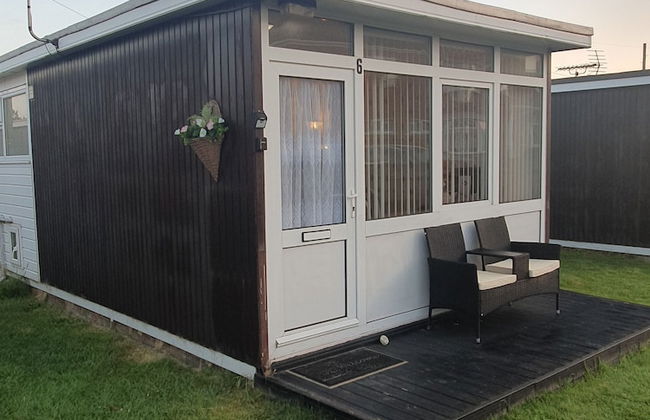 Lovely Relaxing two Bedroom Holiday Chalet - Photo 17