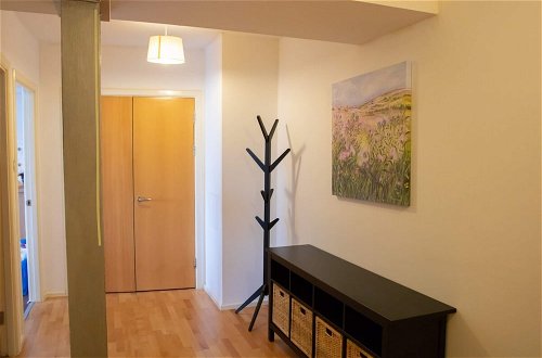 Photo 17 - Spacious and Contemporary Flat With Secure Parking