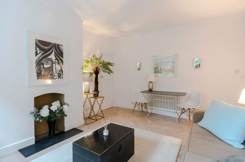 Photo 4 - Bright and Leafy 1 Bedroom Flat in the Heart of Chelsea