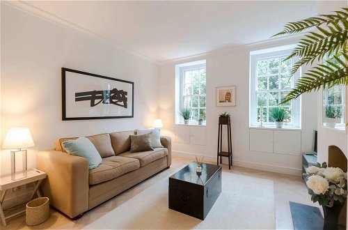 Photo 5 - Bright and Leafy 1 Bedroom Flat in the Heart of Chelsea