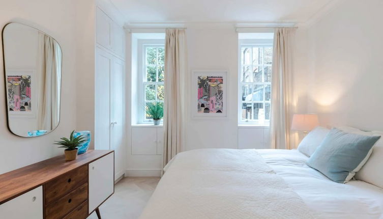 Photo 1 - Bright and Leafy 1 Bedroom Flat in the Heart of Chelsea