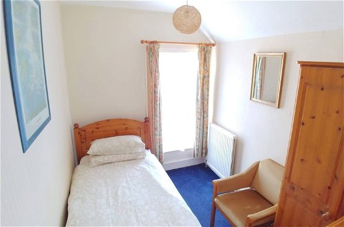 Photo 4 - 3-bed House With Superfast Wi-fi, DW Lettings 15vr