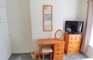 Photo 2 - 3-bed House With Superfast Wi-fi, DW Lettings 15vr