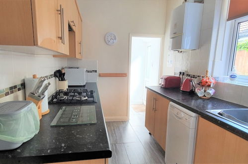 Photo 7 - 3-bed House With Superfast Wi-fi, DW Lettings 15vr